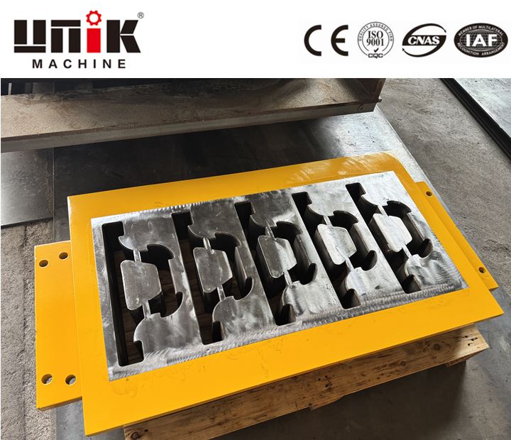 Cetakan Balok Beton Saling Bertautan